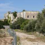 Subito dopo la Caserma della Guardia di Finanza viale Europa devia in una strada rurale che conduce a Masseria Caggiano, un edificio del XV secolo che tra distruzione e scritte di ogni tipo rappresenta ormai un rudere